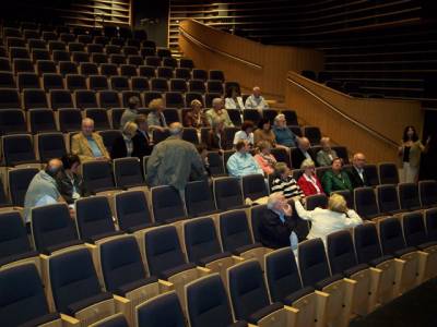 Im neuen groen Saal.