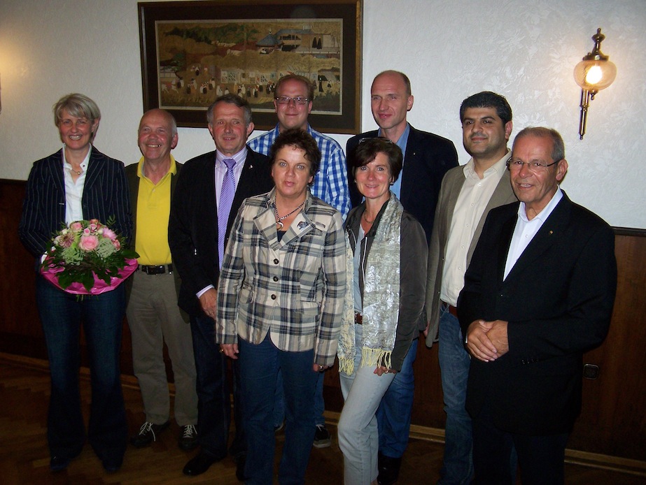 Gabriele Mertens-Zündorf, Burkhard Stiehm, der neue Vorsitzende Martin Schulte, Michael Lange, Georges Mailo und der Kreisvorsitzende der CDU, Karl-Heinz Wange (hinten von links) sowie Barbara Mikus und Petra Meyer (vorne von links).
